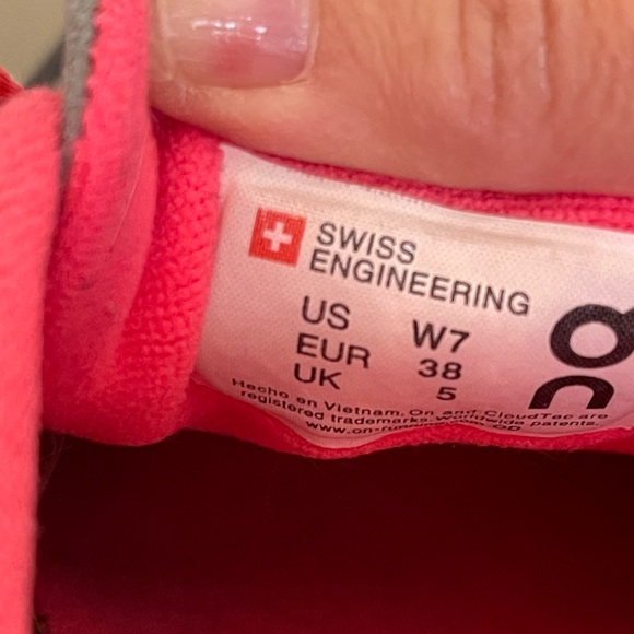 On cloud size 7 grey black and pink excellent condition - Picture 6 of 6